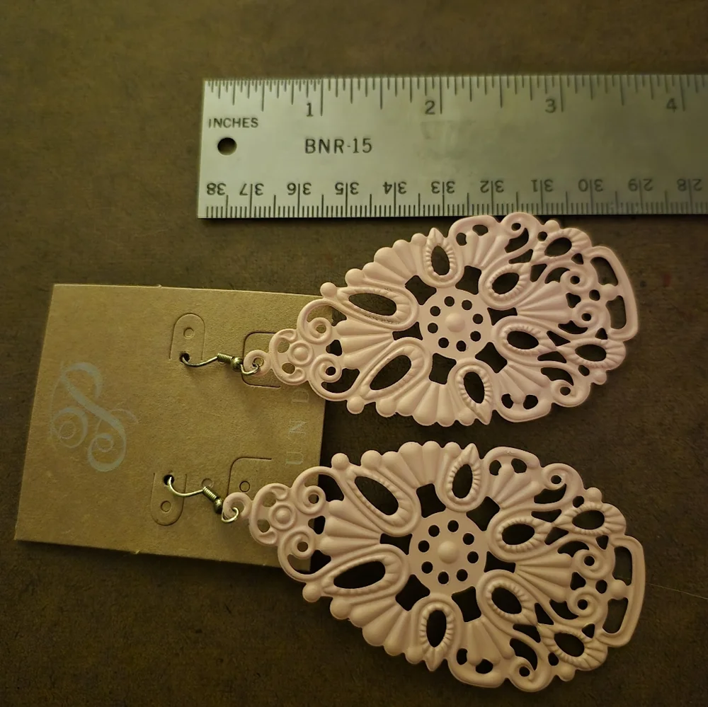New Plunder Elegant Pink Earrings - Picture 2 of 3